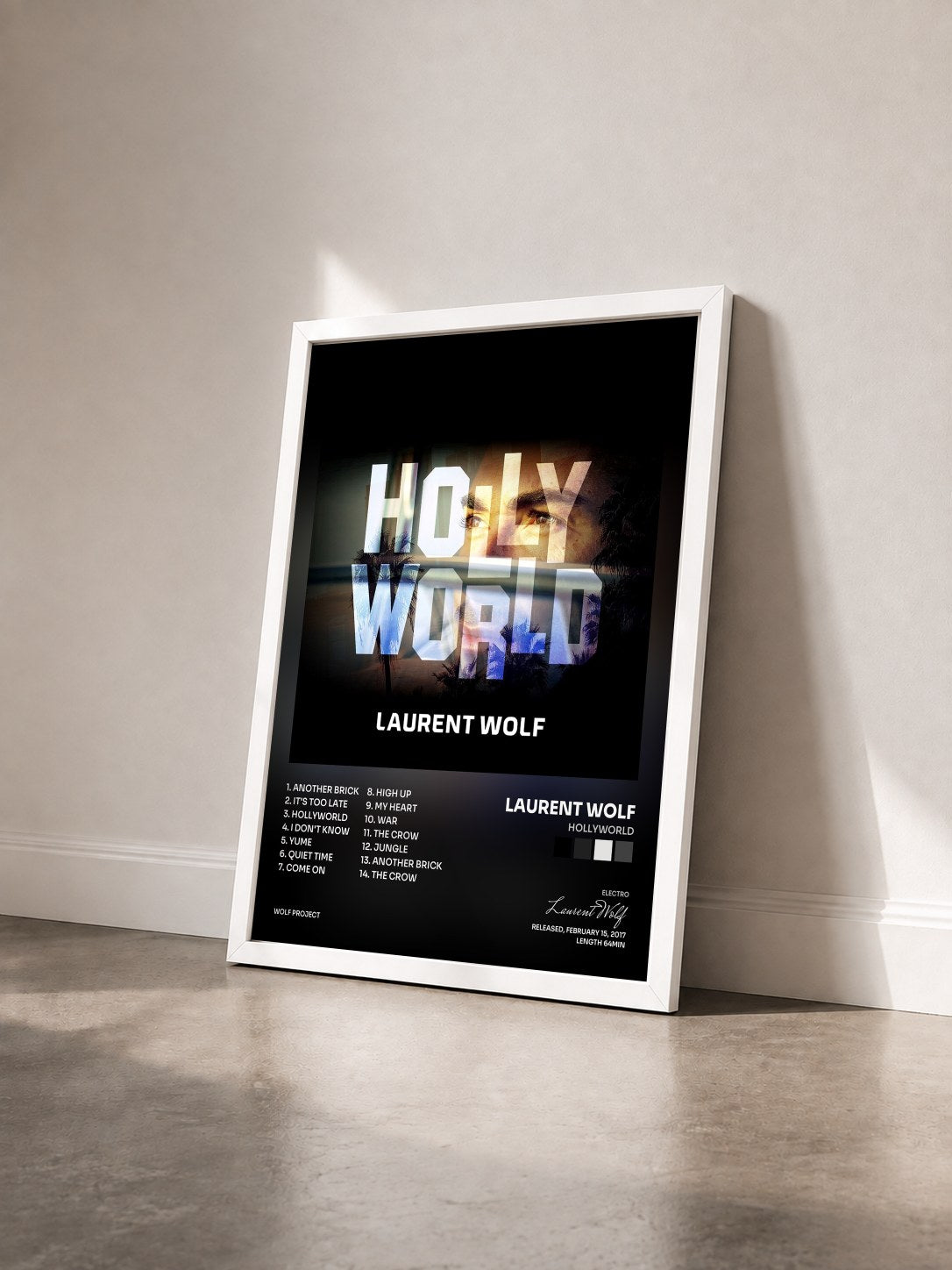 #blanc Tableau de l'album Hollyworld de Laurent Wolf vu de trois quarts, cadre blanc