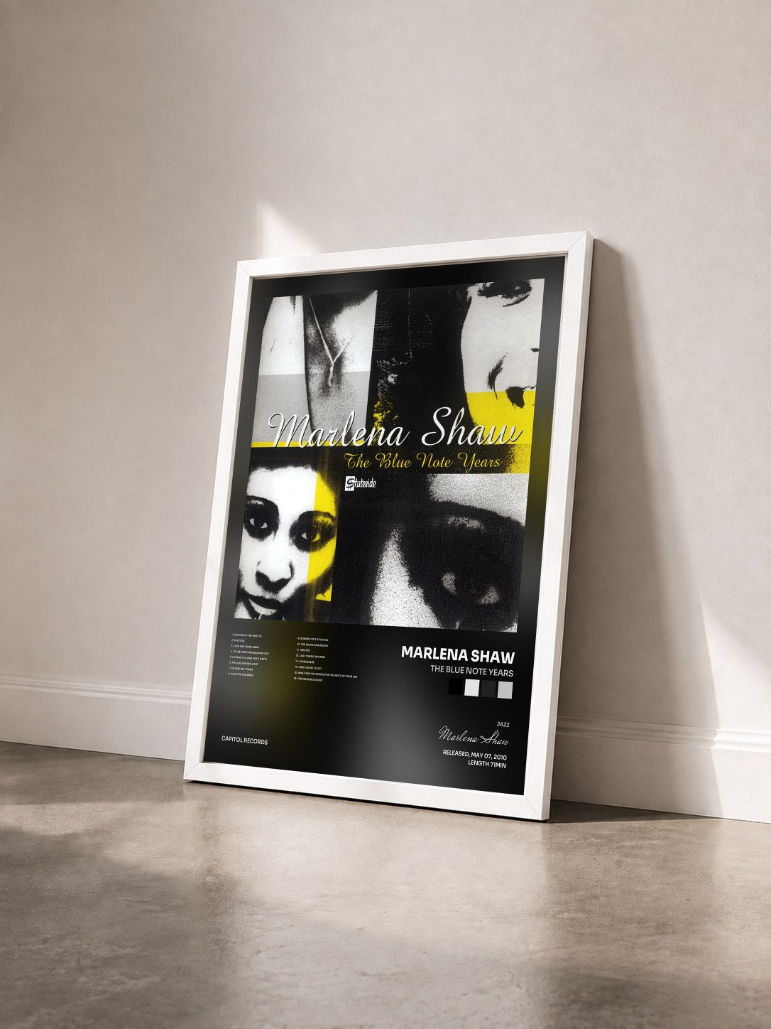 #blanc Tableau de l'album The Blue Note Years de Marlena Shaw vu de trois quarts, cadre blanc