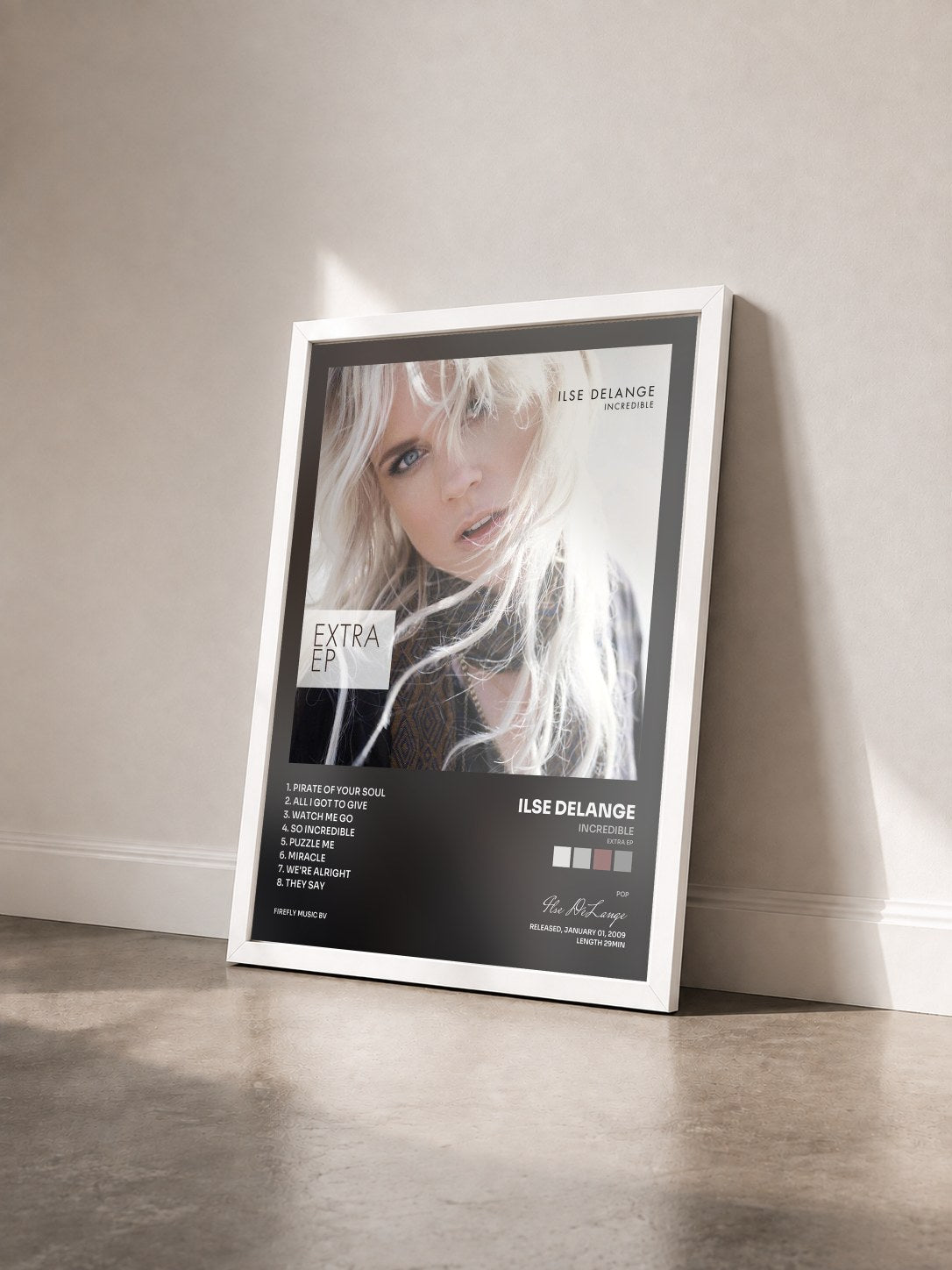 #blanc Tableau de l'album Incredible (Extra EP) de Ilse DeLange vu de trois quarts, cadre blanc