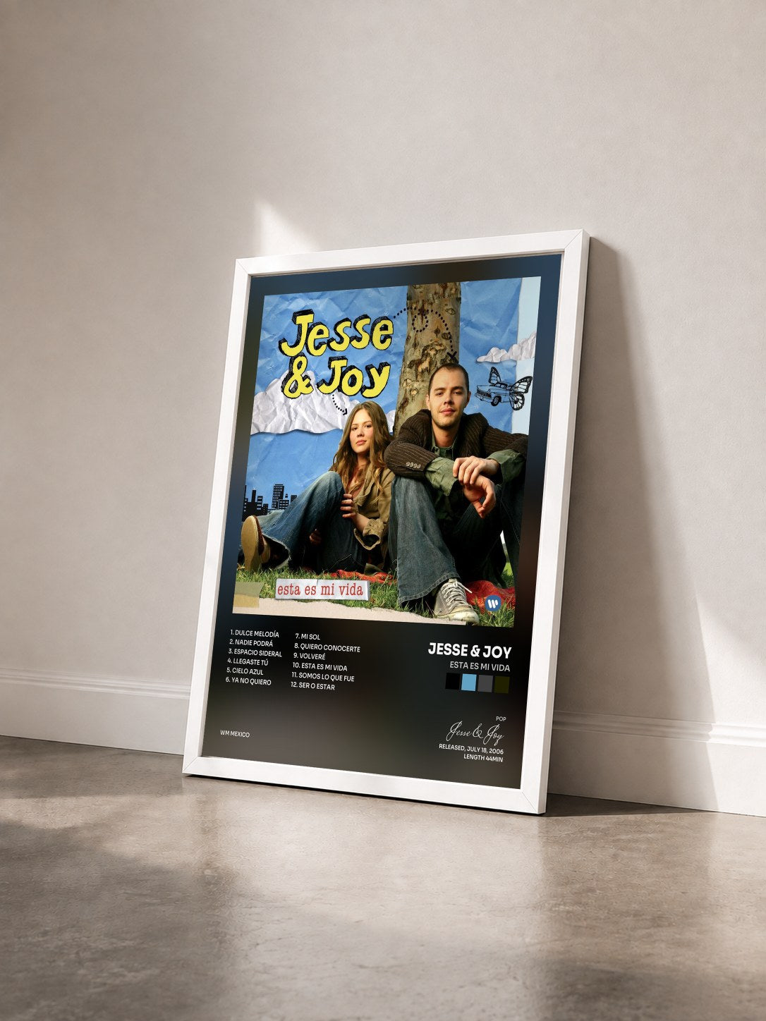 #blanc Tableau de l'album Esta Es Mi Vida de Jesse & Joy vu de trois quarts, cadre blanc