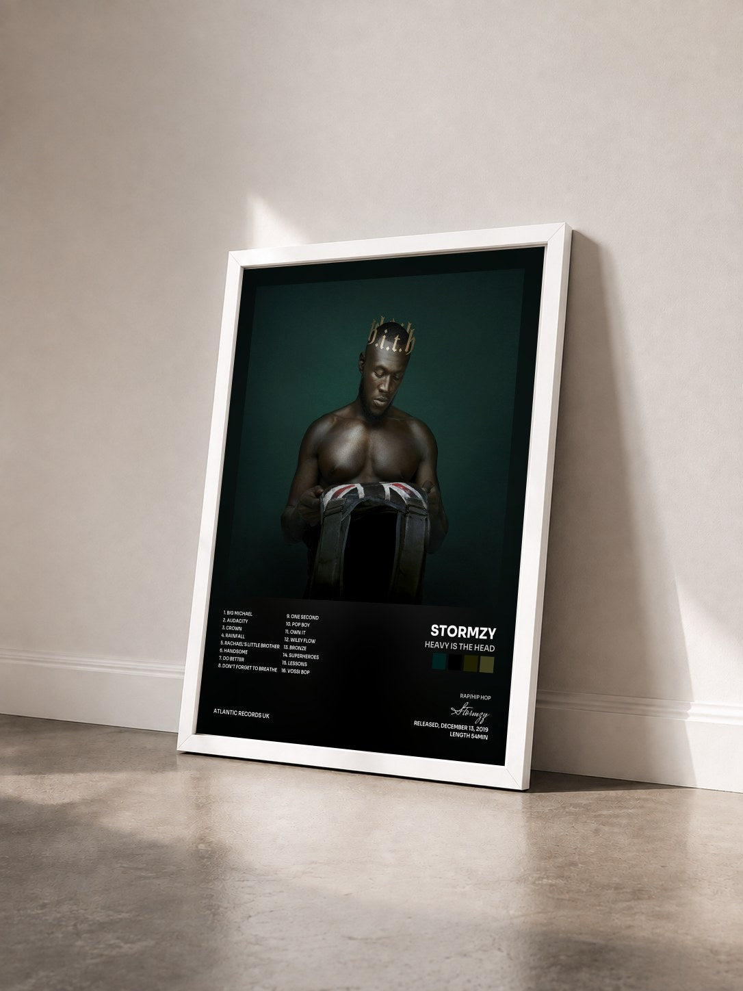 #blanc Tableau de l'album Heavy Is The Head de Stormzy vu de trois quarts, cadre blanc