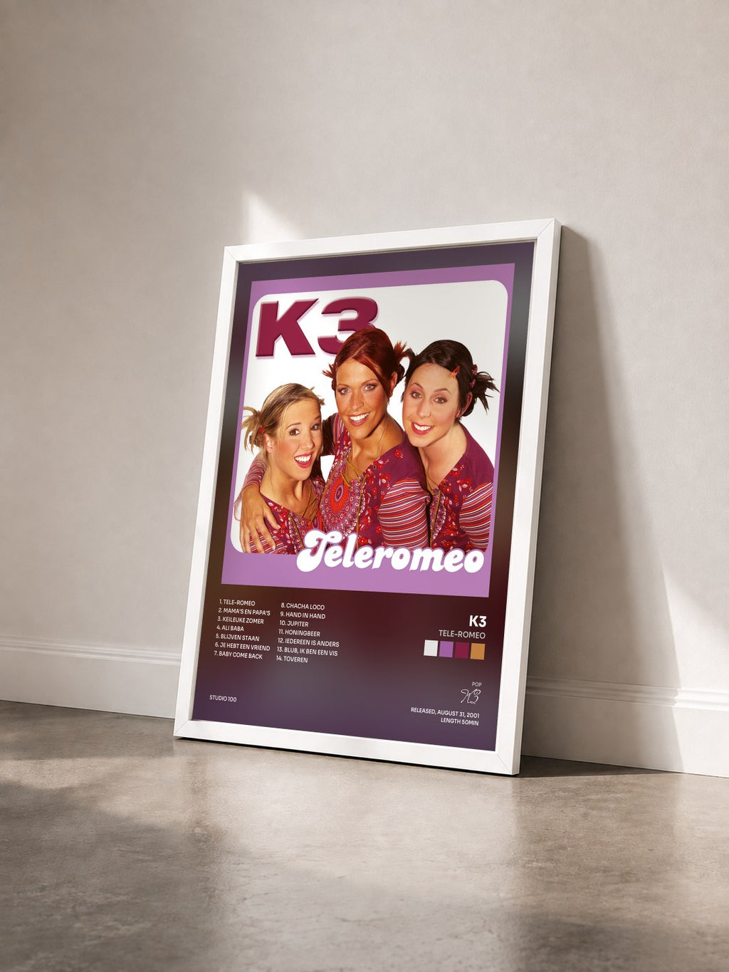 #blanc Tableau de l'album Tele-Romeo de K3 vu de trois quarts, cadre blanc