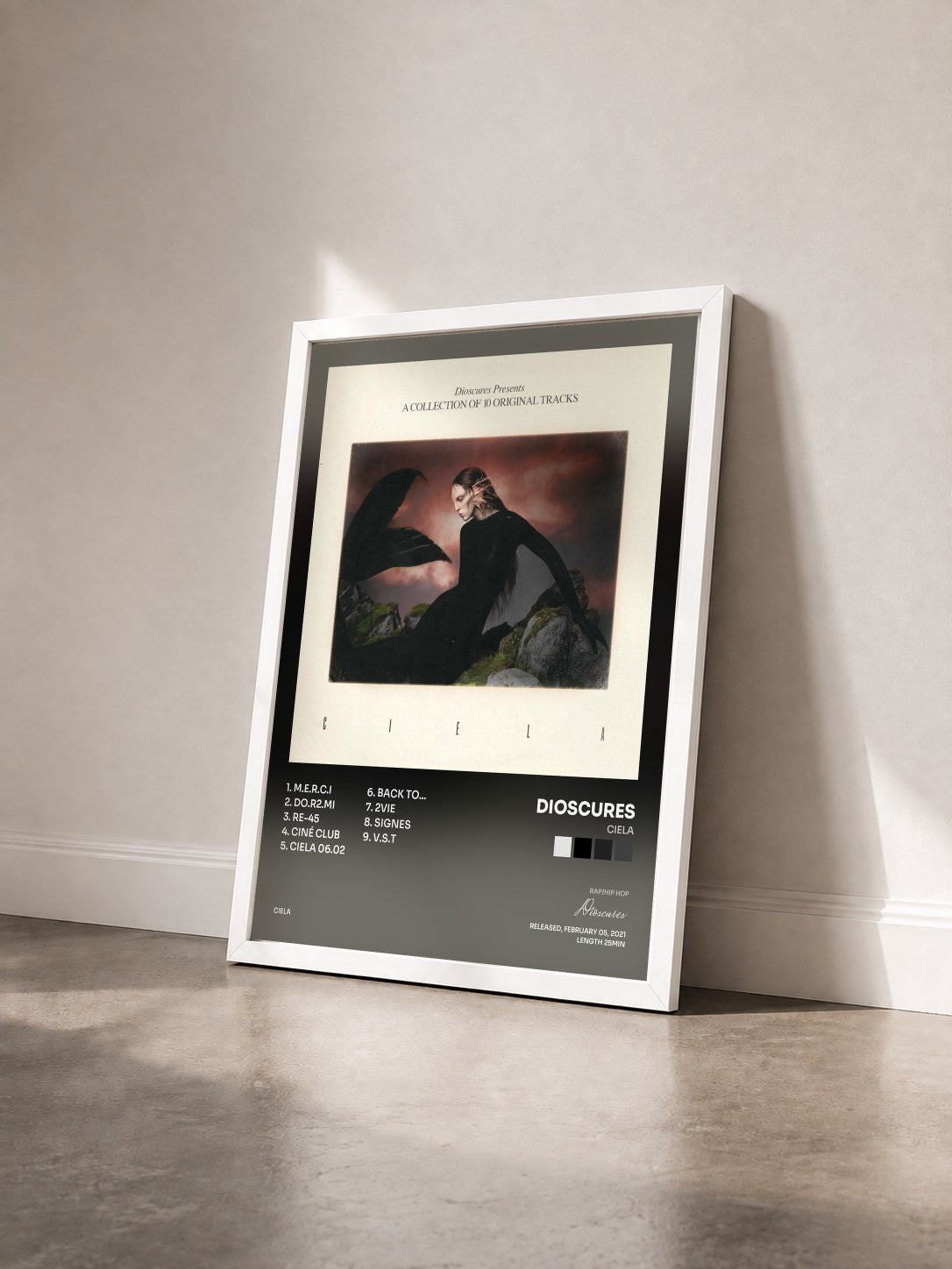 #blanc Tableau de l'album CIELA de Dioscures vu de trois quarts, cadre blanc