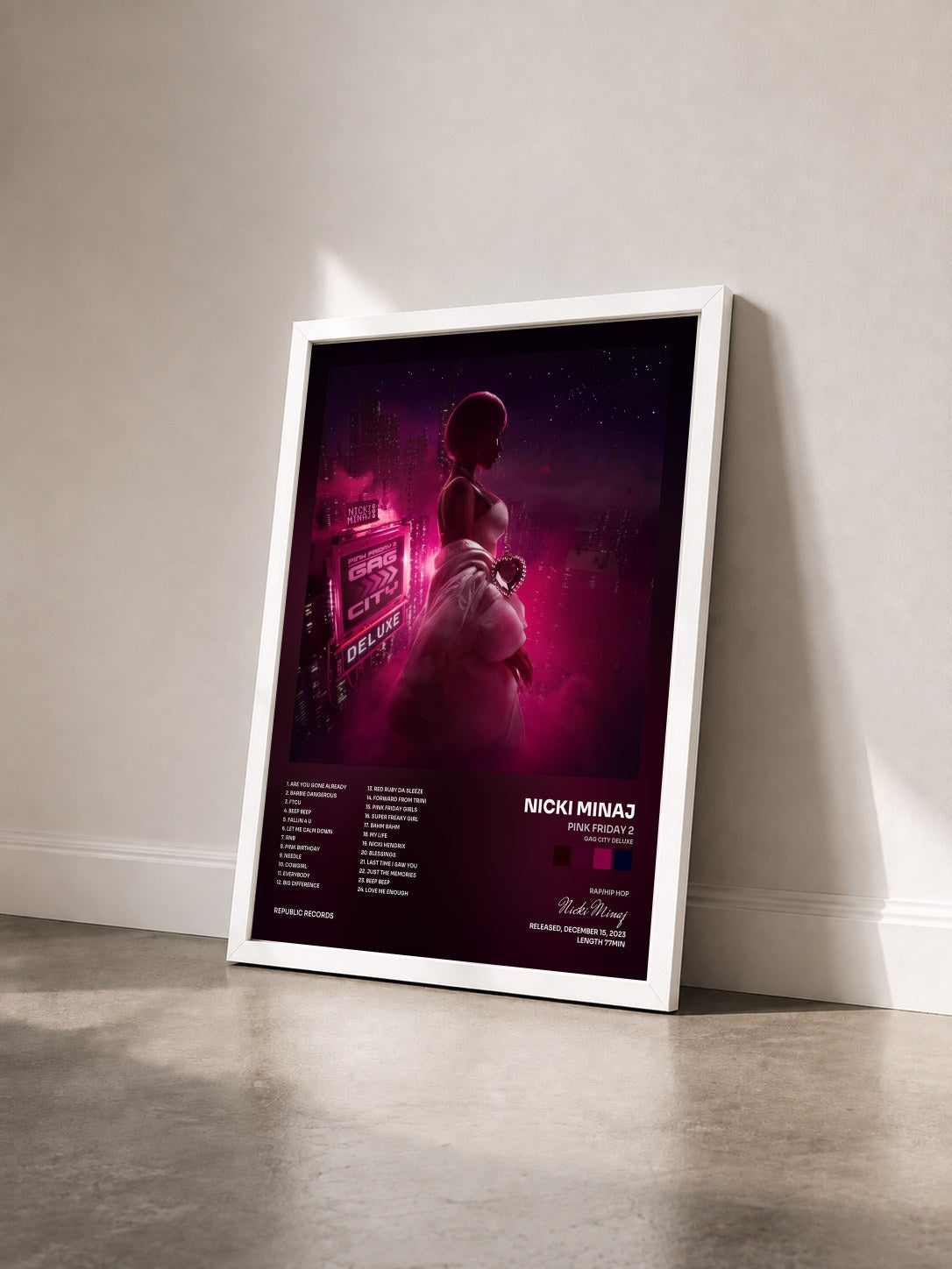 #blanc Tableau de l'album Pink Friday 2 (Gag City Deluxe) de Nicki Minaj vu de trois quarts, cadre blanc