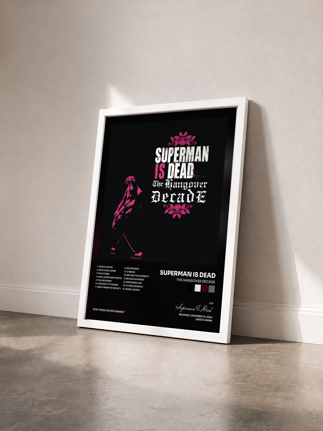 #blanc Tableau de l'album The Hangover Decade de Superman Is Dead vu de trois quarts, cadre blanc
