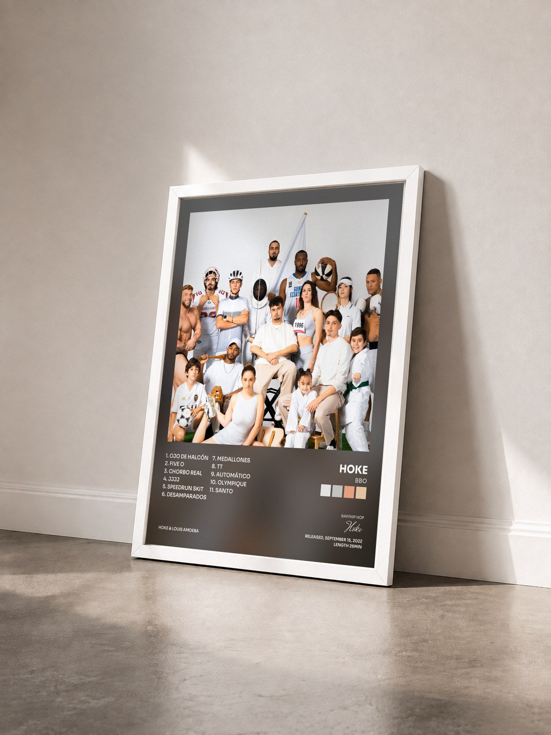 #blanc Tableau de l'album BBO de Hoke vu de trois quarts, cadre blanc