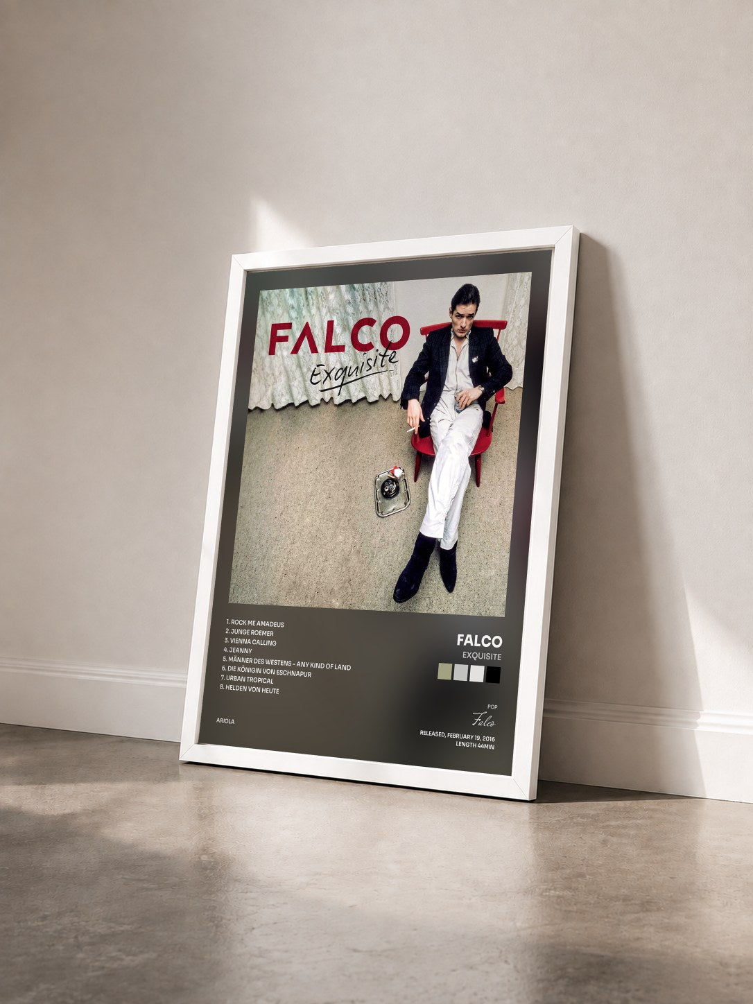 #blanc Tableau de l'album Exquisite de Falco vu de trois quarts, cadre blanc
