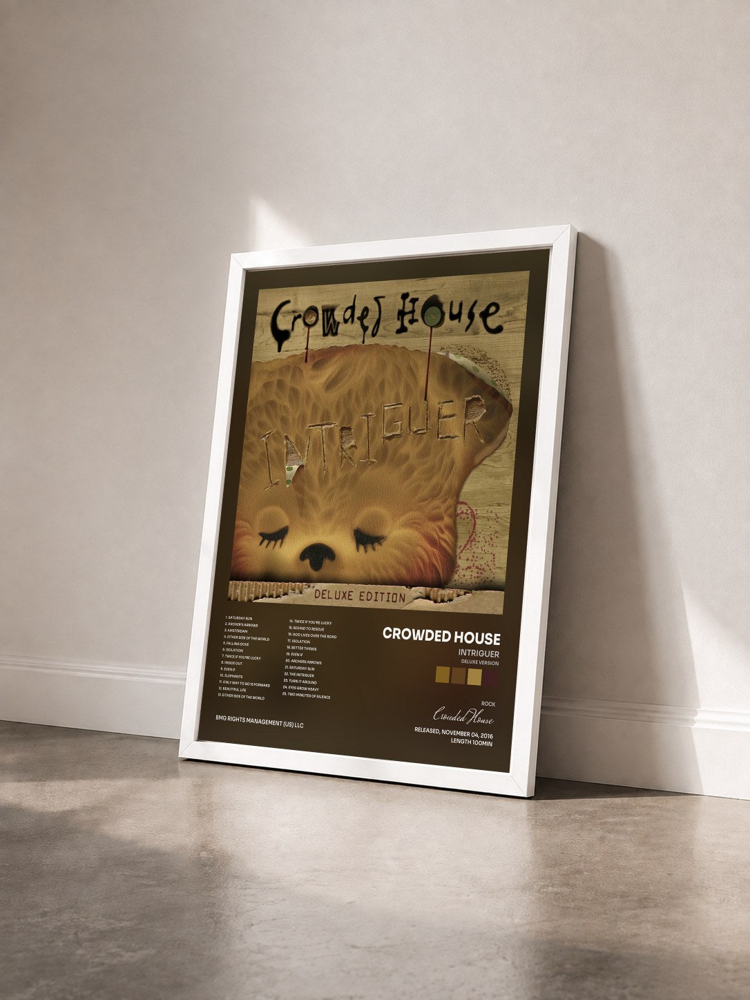 #blanc Tableau de l'album Intriguer (Deluxe Version) de Crowded House vu de trois quarts, cadre blanc