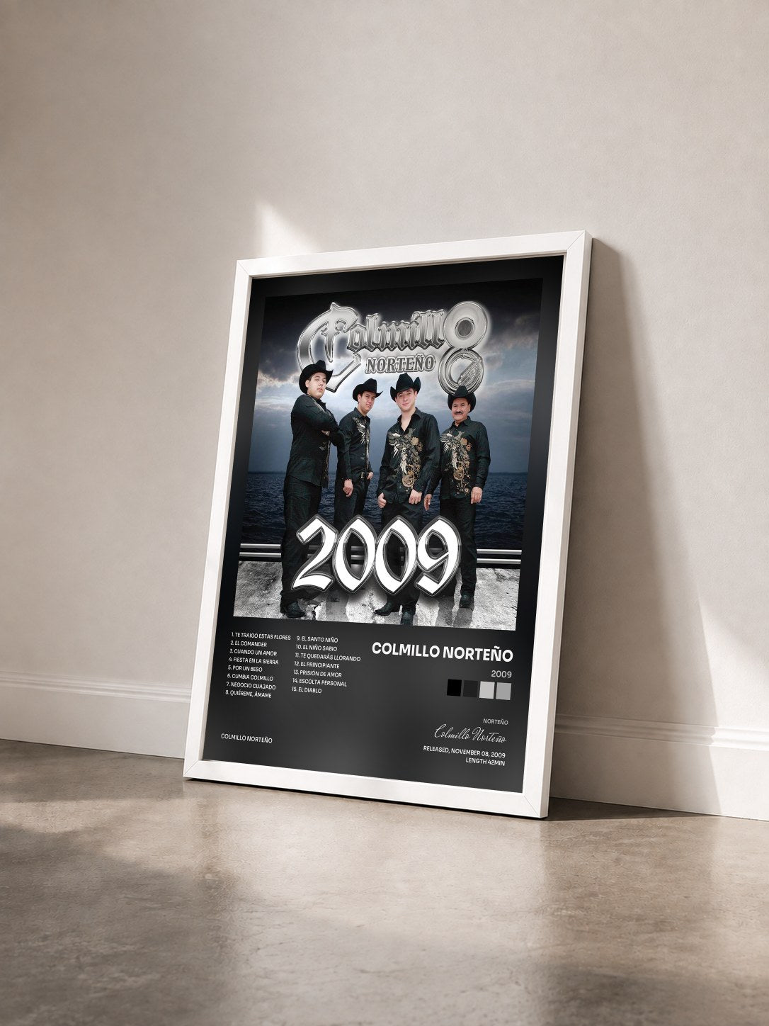 #blanc Tableau de l'album 2009 de Colmillo Norteño vu de trois quarts, cadre blanc