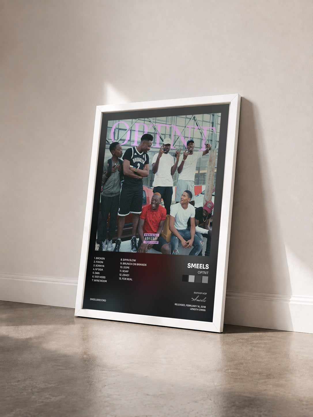 #blanc Tableau de l'album OPTNT de Smeels vu de trois quarts, cadre blanc