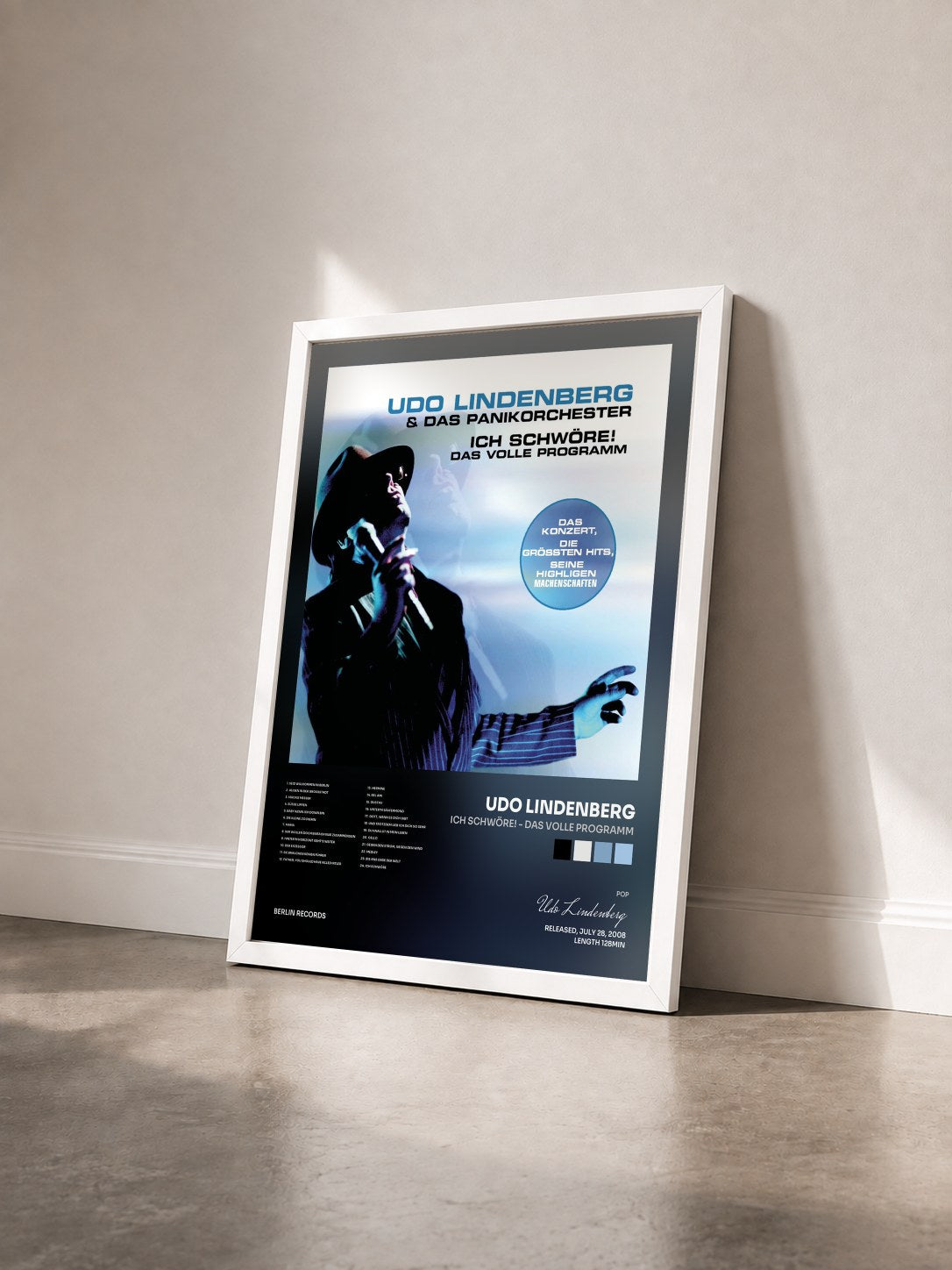#blanc Tableau de l'album Ich schwöre! - Das volle Programm de Udo Lindenberg vu de trois quarts, cadre blanc