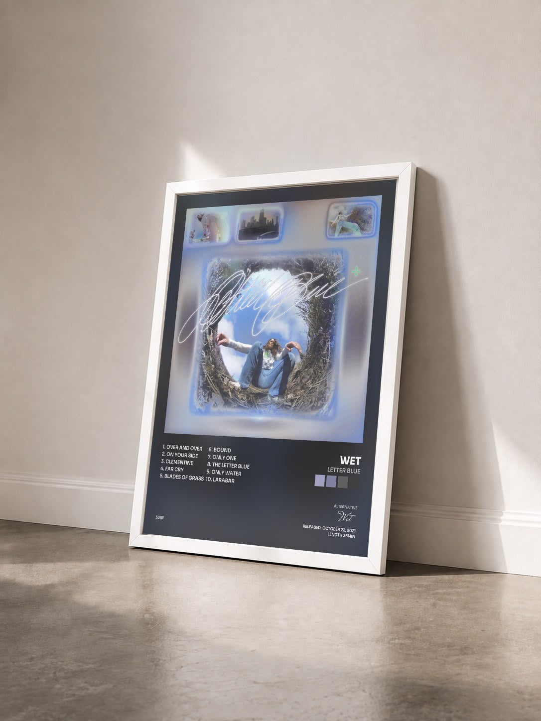 #blanc Tableau de l'album Letter Blue de Wet vu de trois quarts, cadre blanc