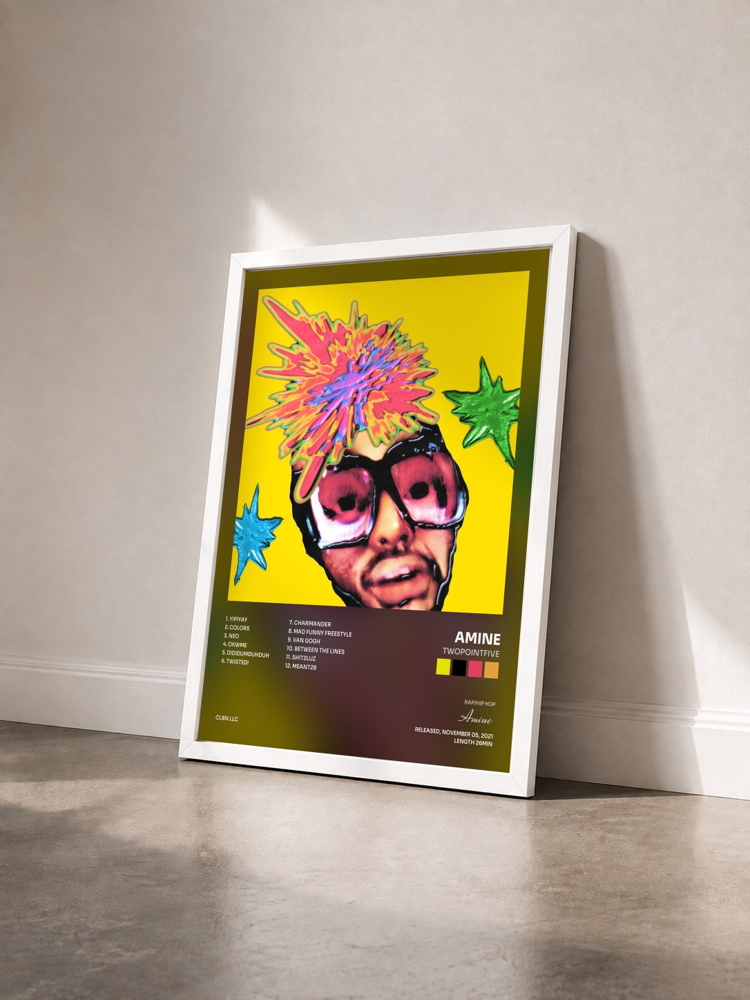 #blanc Tableau de l'album TWOPOINTFIVE de Amine vu de trois quarts, cadre blanc