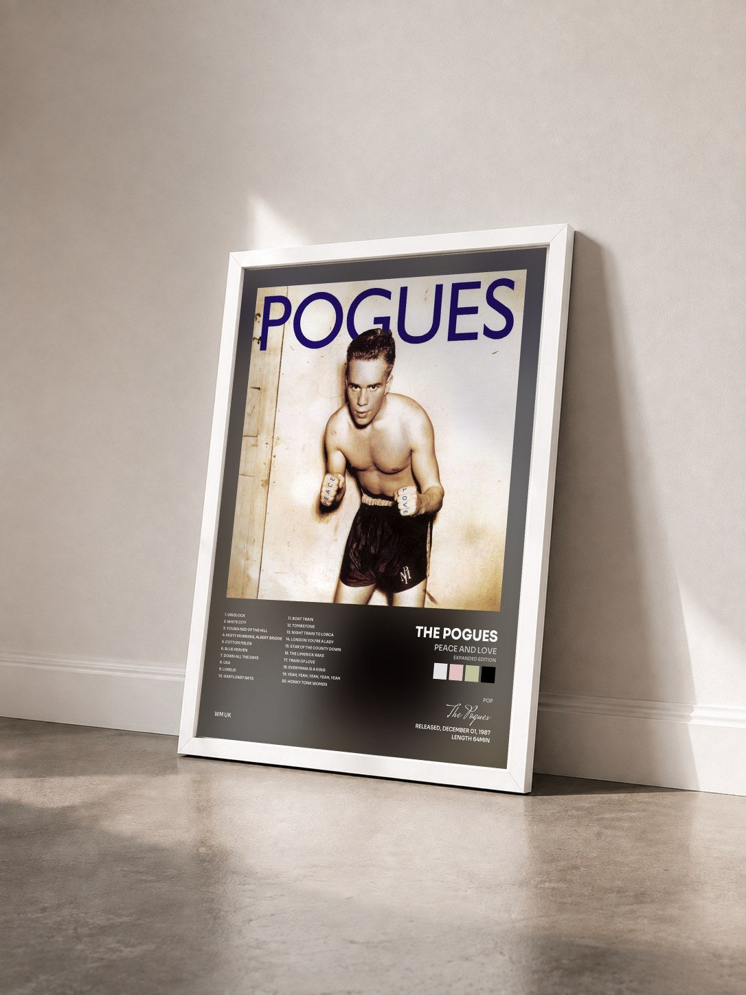 #blanc Tableau de l'album Peace and Love (Expanded Edition) de The Pogues vu de trois quarts, cadre blanc