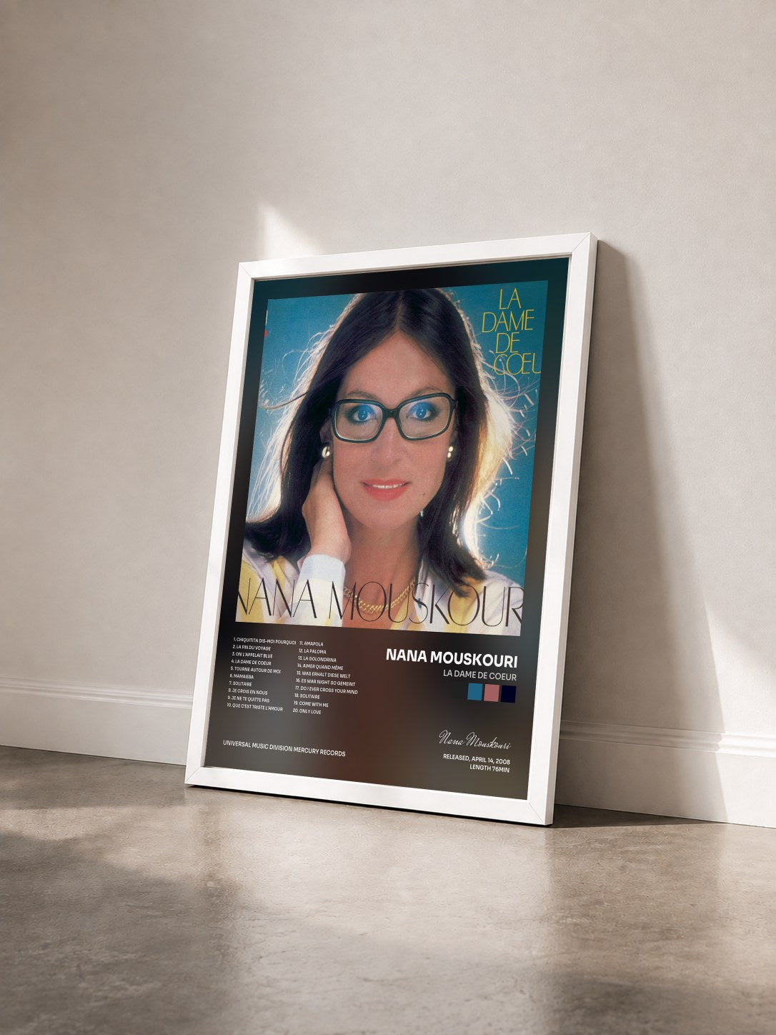 #blanc Tableau de l'album La Dame De Coeur de Nana Mouskouri vu de trois quarts, cadre blanc