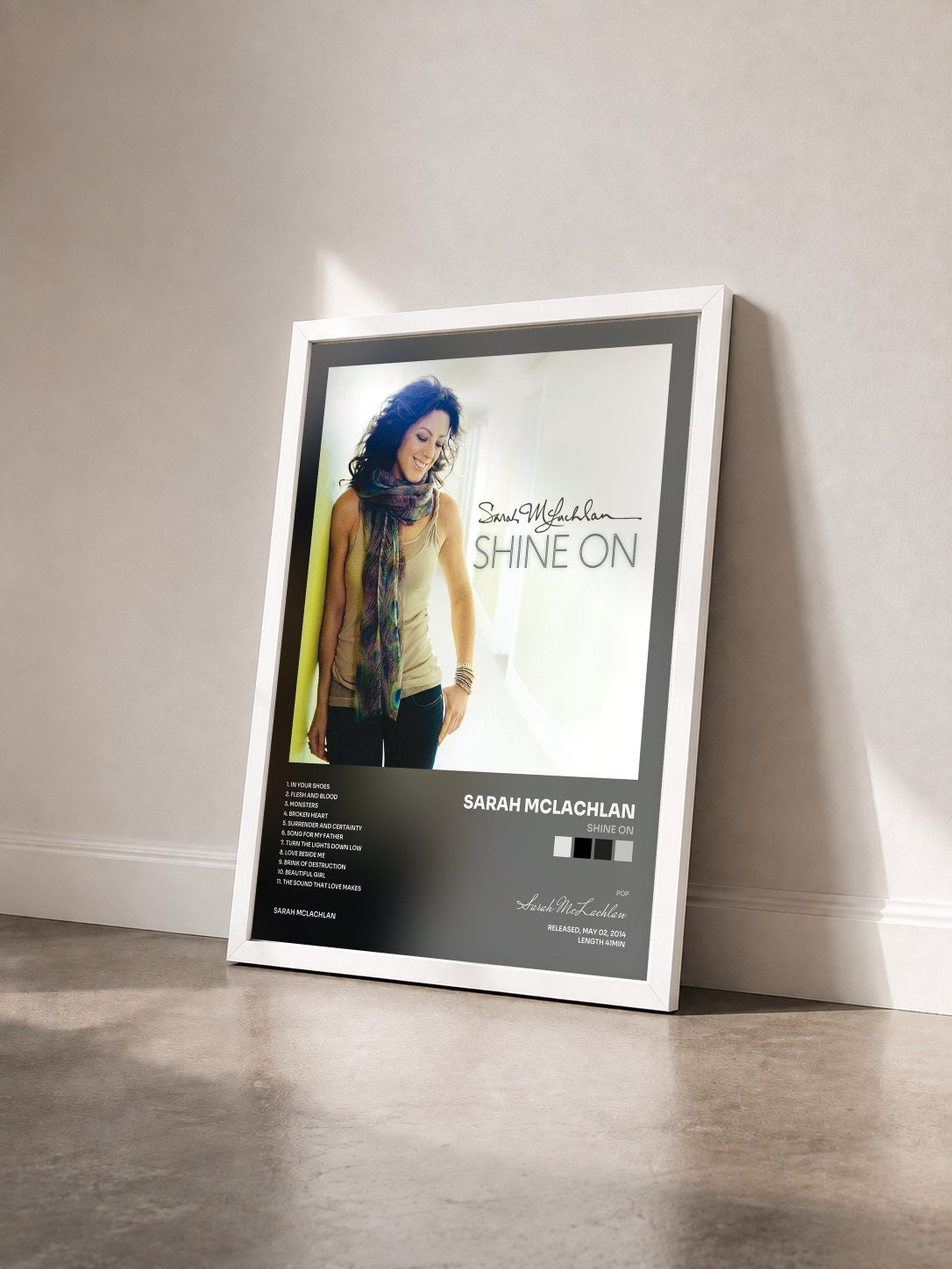 #blanc Tableau de l'album Shine On de Sarah McLachlan vu de trois quarts, cadre blanc