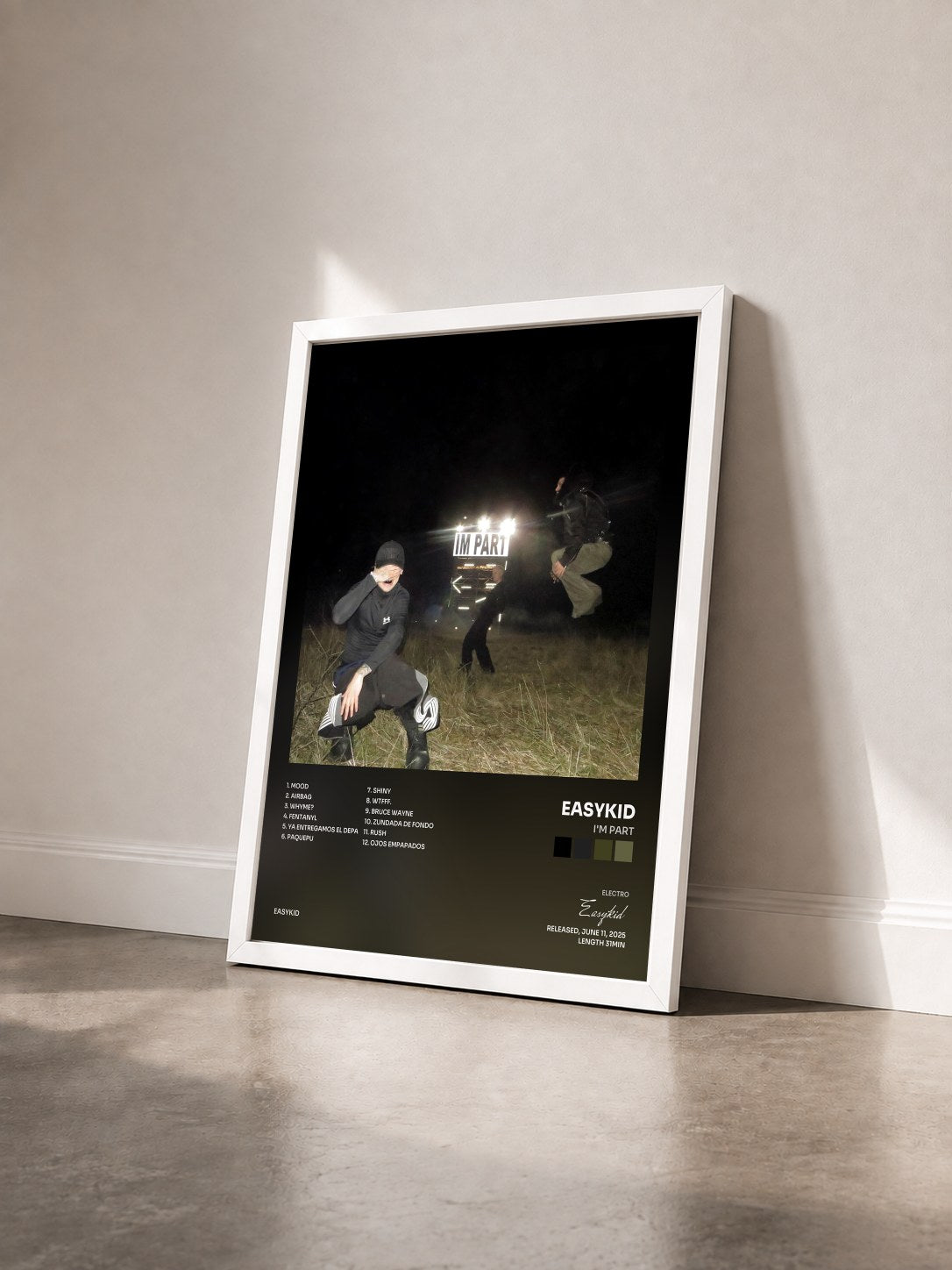 #blanc Tableau de l'album I'M PART de Easykid vu de trois quarts, cadre blanc