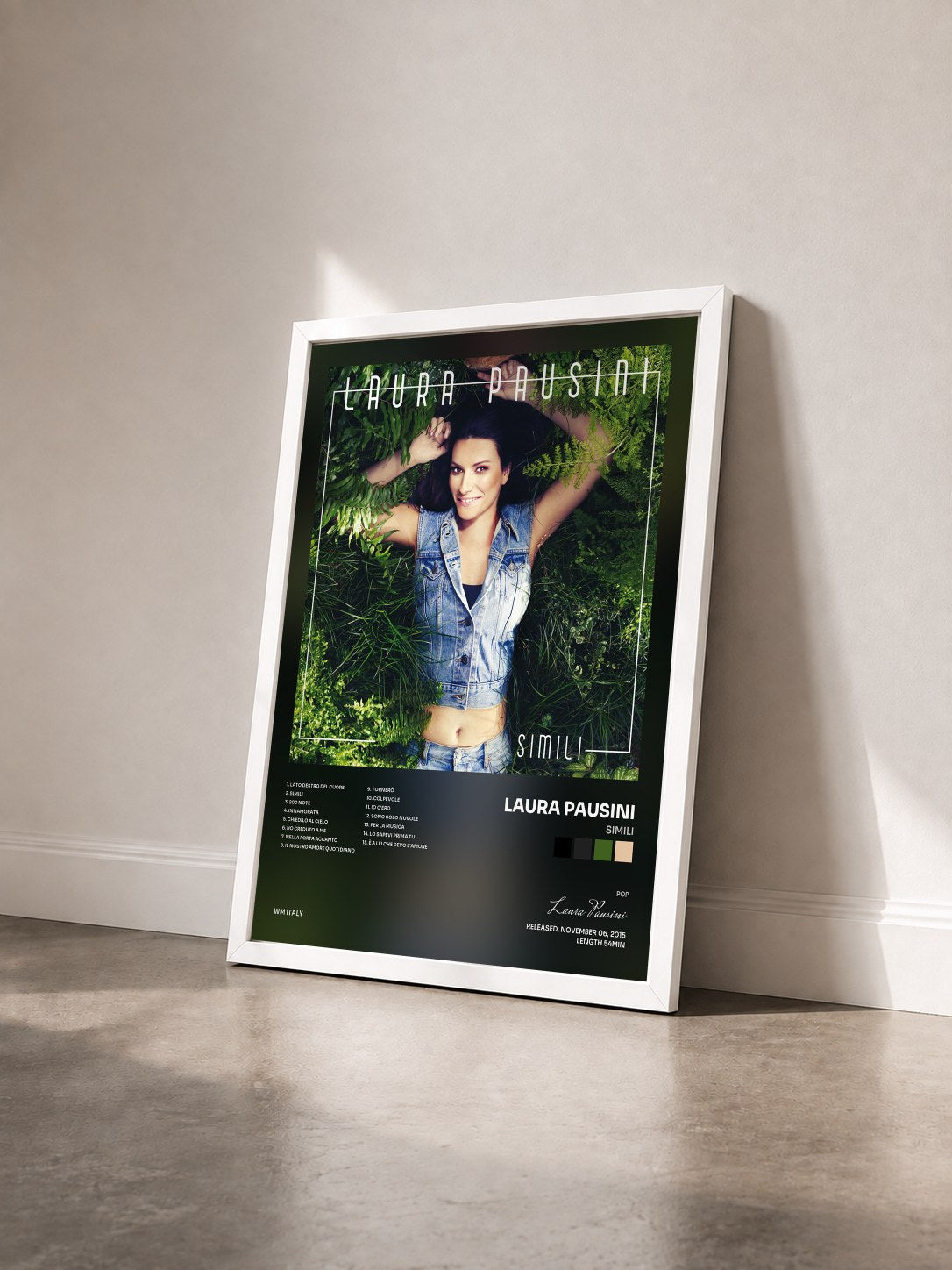 #blanc Tableau de l'album Simili de Laura Pausini vu de trois quarts, cadre blanc