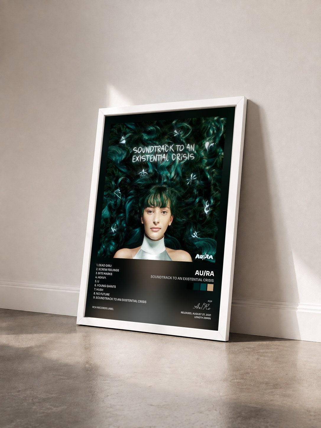 #blanc Tableau de l'album Soundtrack to an Existential Crisis de Au/Ra vu de trois quarts, cadre blanc