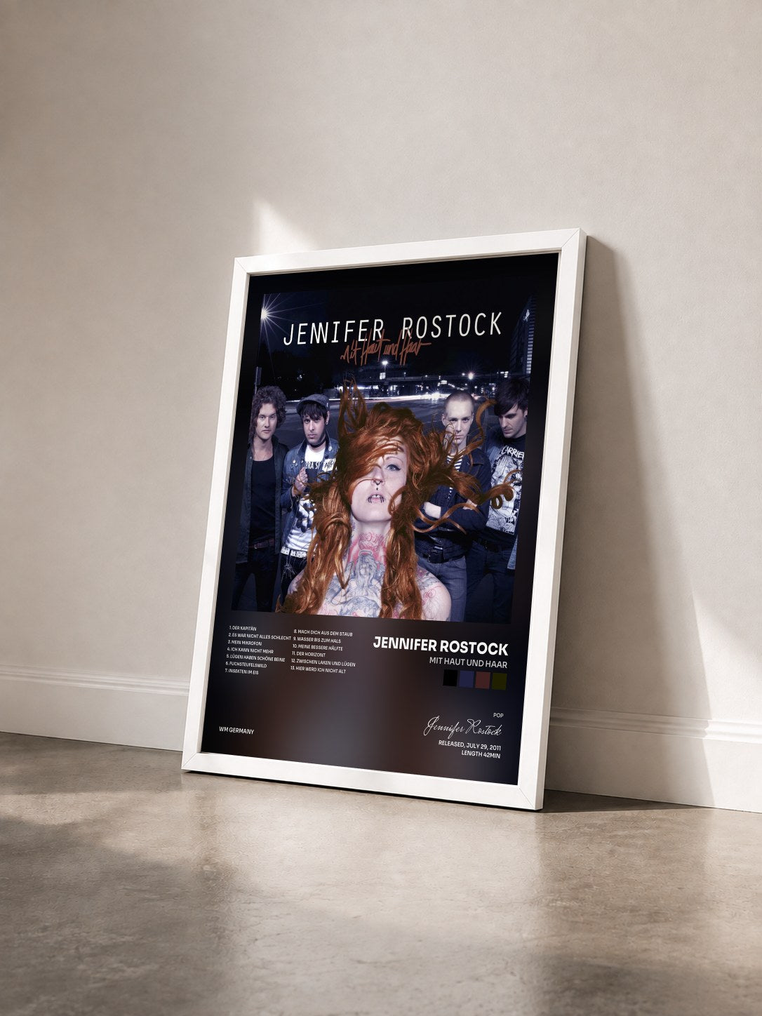 #blanc Tableau de l'album Mit Haut und Haar de Jennifer Rostock vu de trois quarts, cadre blanc