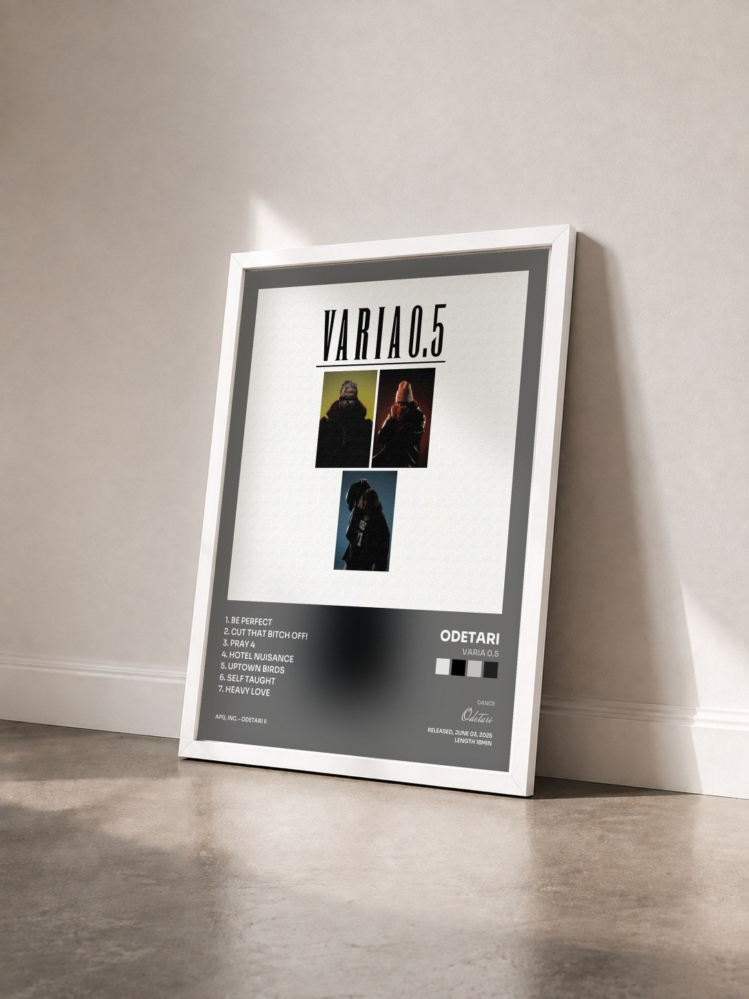 #blanc Tableau de l'album VARIA 0.5 de Odetari vu de trois quarts, cadre blanc