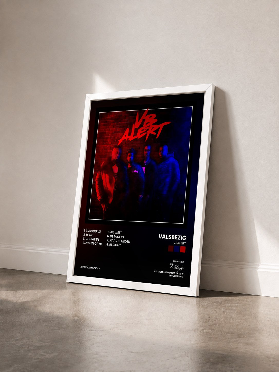 #blanc Tableau de l'album VBALERT de Valsbezig vu de trois quarts, cadre blanc