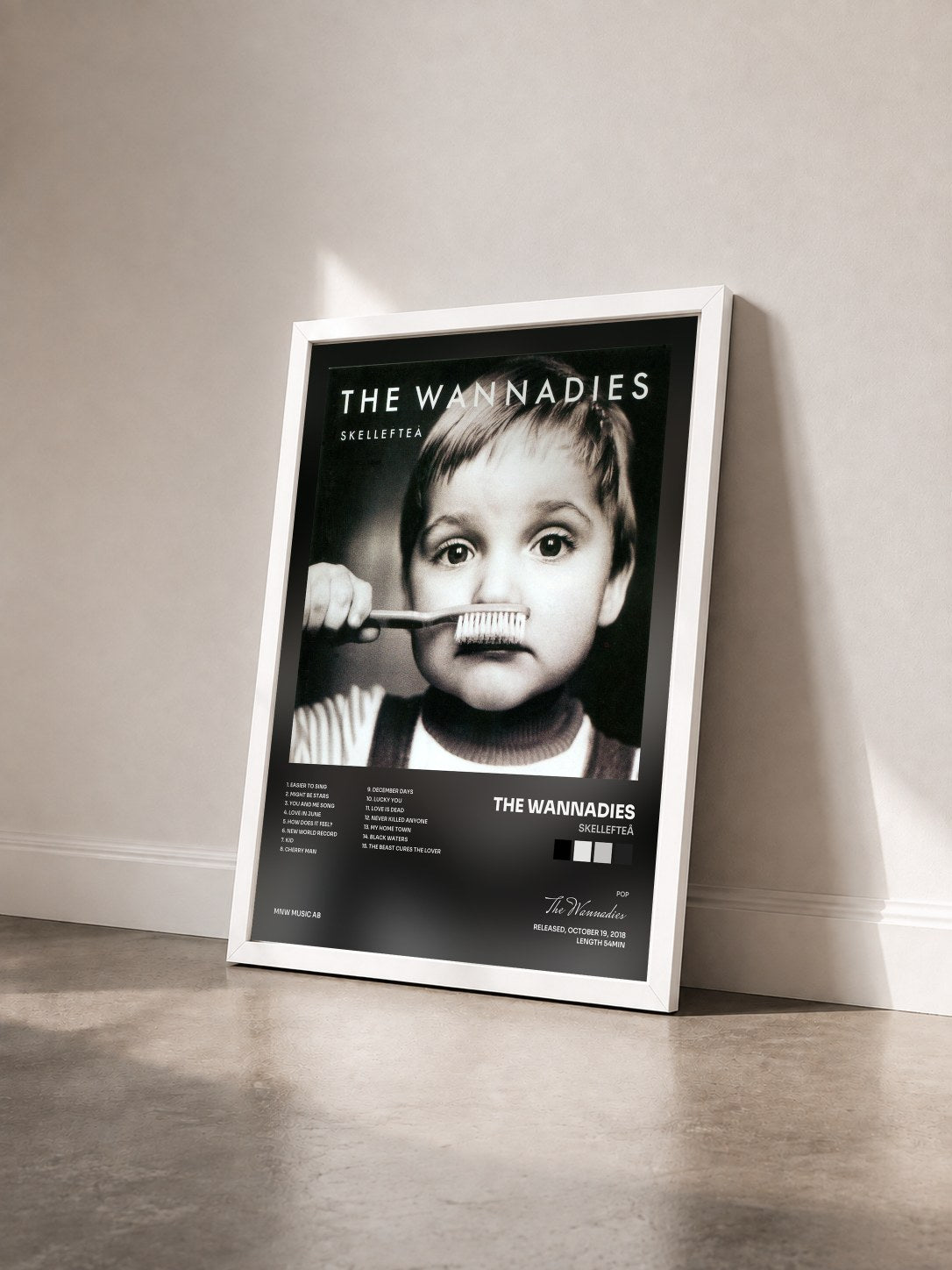 #blanc Tableau de l'album Skellefteå de The Wannadies vu de trois quarts, cadre blanc