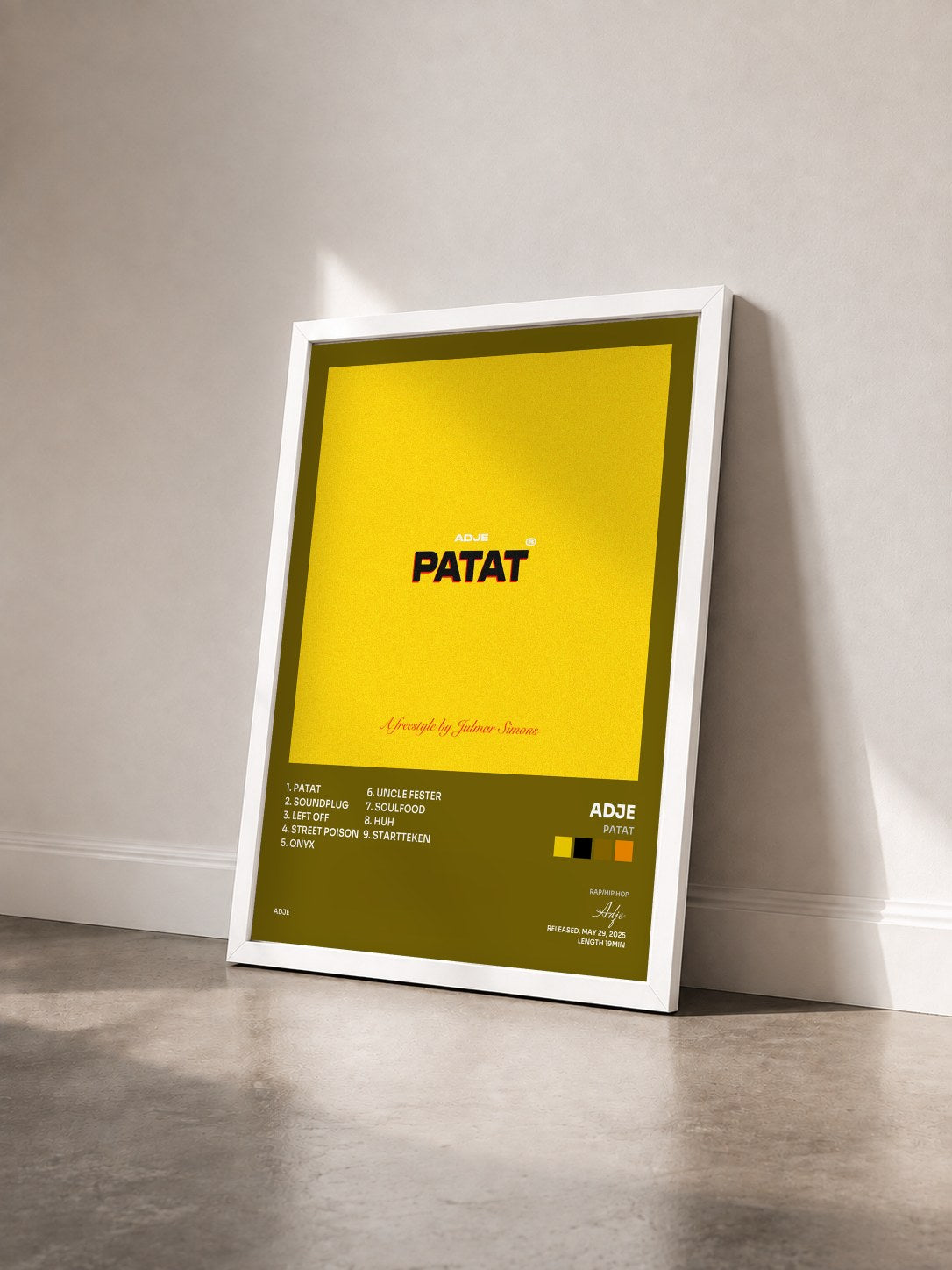 #blanc Tableau de l'album patat de Adje vu de trois quarts, cadre blanc