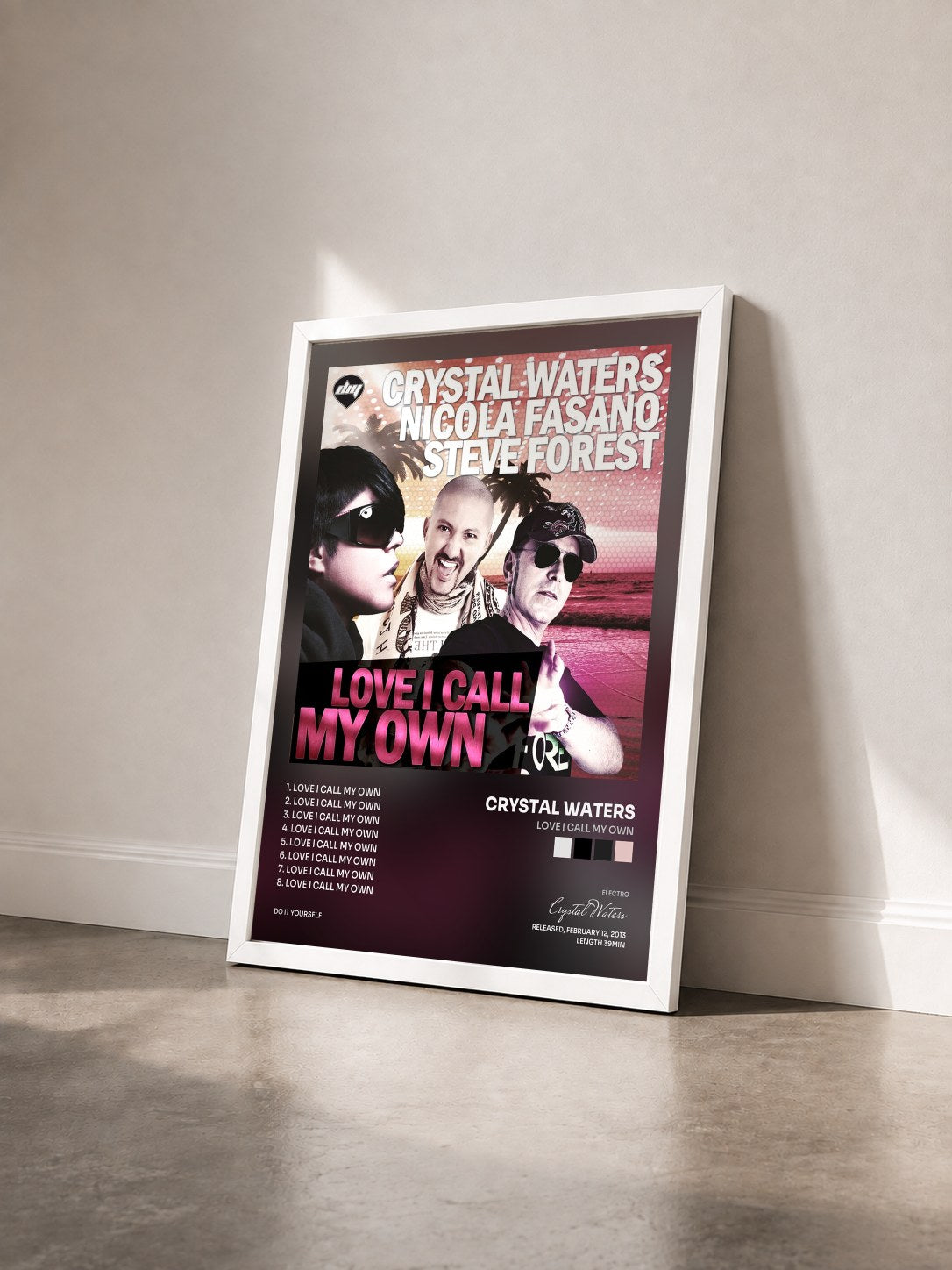 #blanc Tableau de l'album Love I Call My Own de Crystal Waters vu de trois quarts, cadre blanc