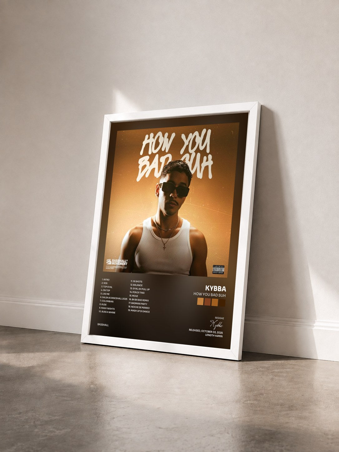 #blanc Tableau de l'album How You Bad Suh de Kybba vu de trois quarts, cadre blanc