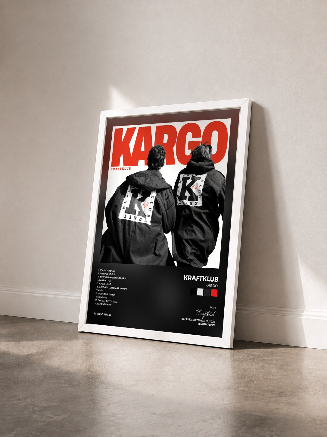 #blanc Tableau de l'album KARGO de Kraftklub vu de trois quarts, cadre blanc