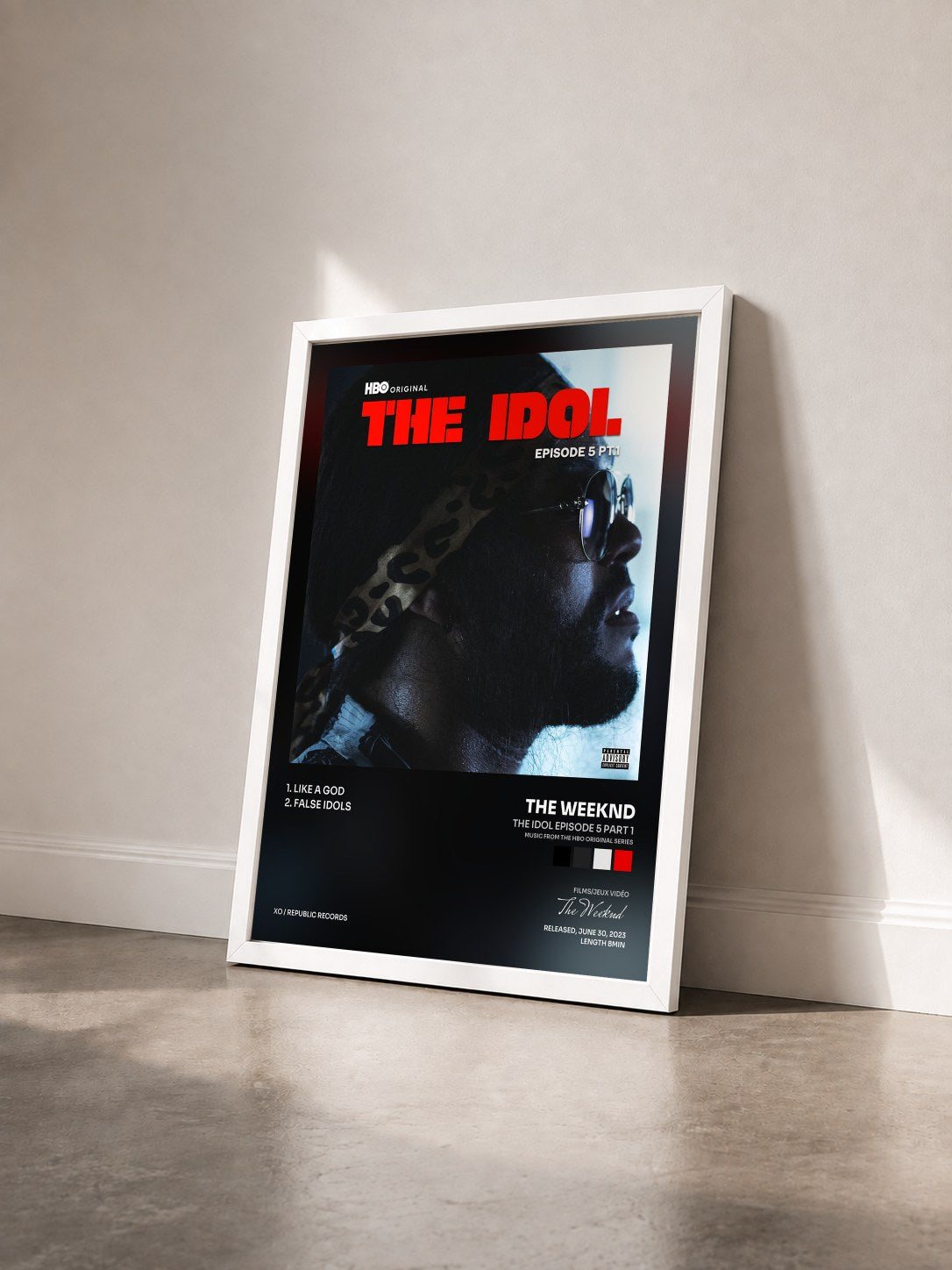 #blanc Tableau de l'album The Idol Episode 5 Part 1 (Music from the HBO Original Series) de The Weeknd vu de trois quarts, cadre blanc