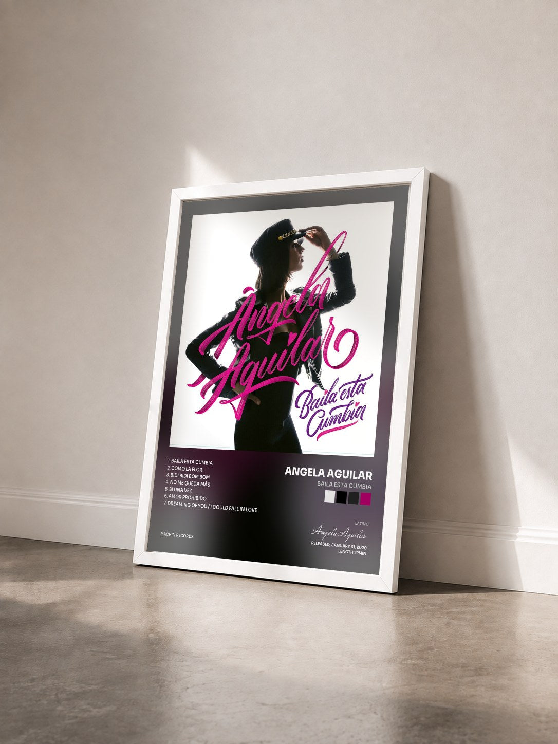 #blanc Tableau de l'album Baila Esta Cumbia de Angela Aguilar vu de trois quarts, cadre blanc