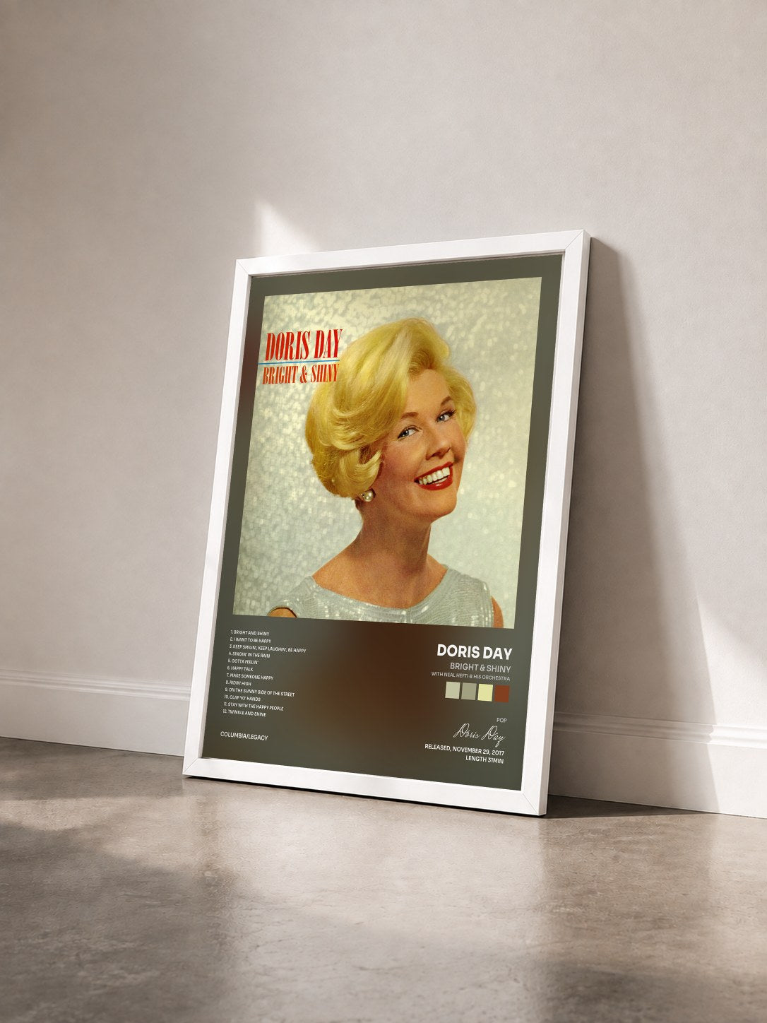 #blanc Tableau de l'album Bright & Shiny (with Neal Hefti & His Orchestra) de Doris Day vu de trois quarts, cadre blanc