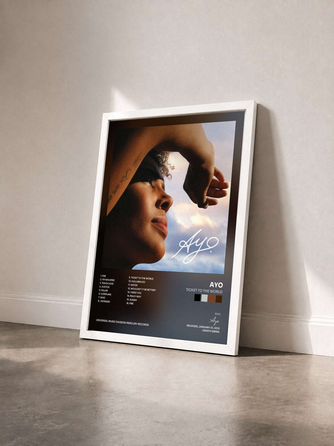 #blanc Tableau de l'album Ticket To The World de Ayo vu de trois quarts, cadre blanc