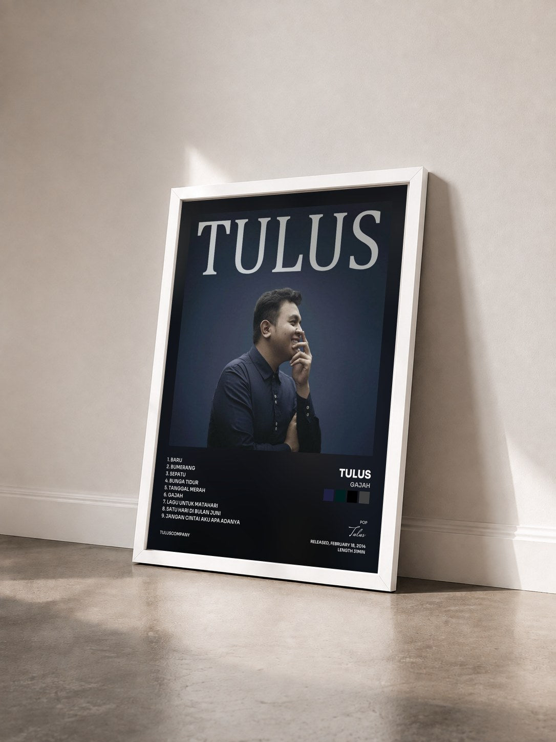 #blanc Tableau de l'album Gajah de Tulus vu de trois quarts, cadre blanc