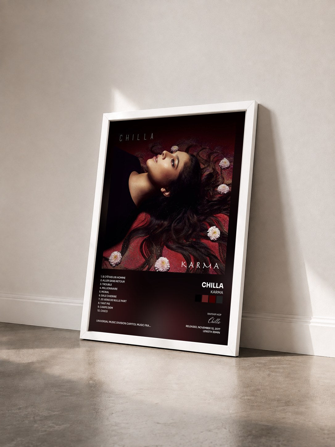 #blanc Tableau de l'album Karma de Chilla vu de trois quarts, cadre blanc