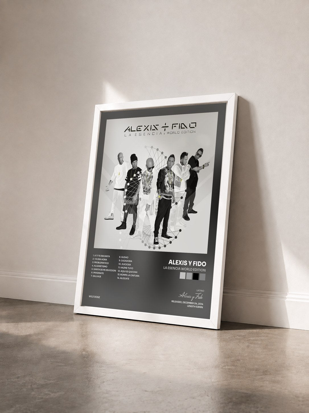 #blanc Tableau de l'album La Esencia World Edition de Alexis y Fido vu de trois quarts, cadre blanc