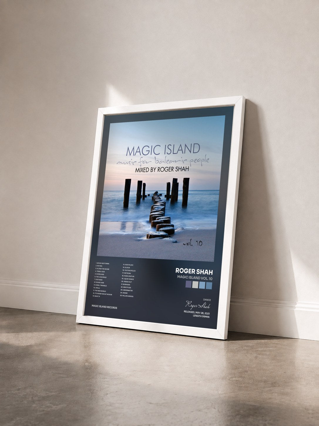 #blanc Tableau de l'album Magic Island Vol. 10 de Roger Shah vu de trois quarts, cadre blanc