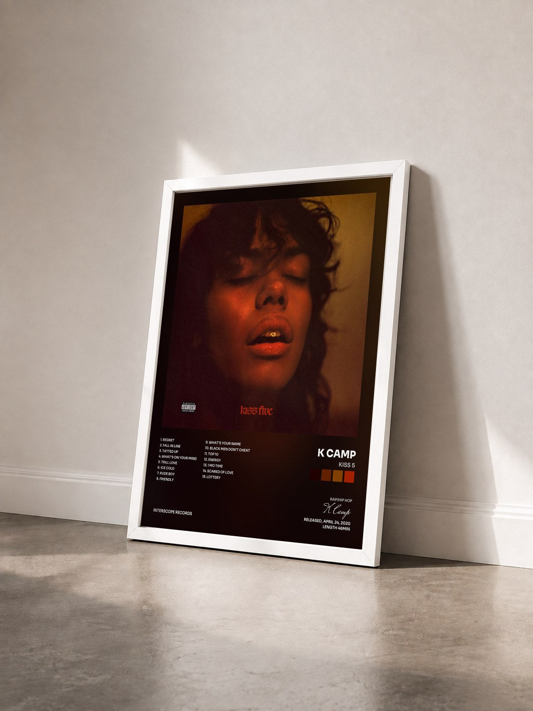 #blanc Tableau de l'album Kiss 5 de K Camp vu de trois quarts, cadre blanc