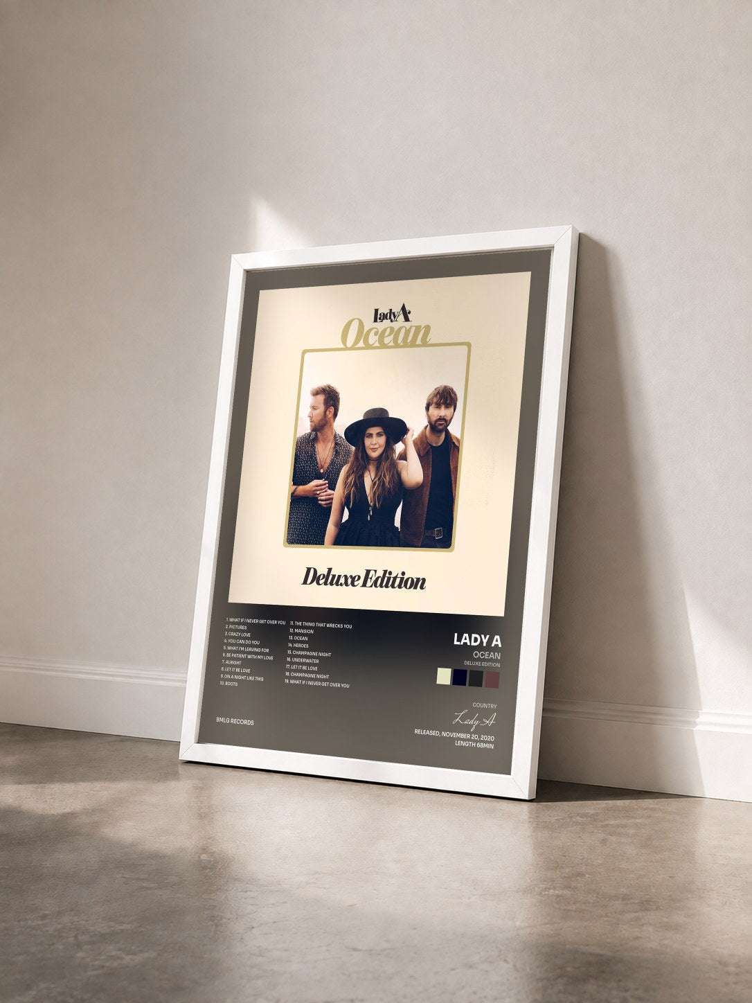 #blanc Tableau de l'album Ocean (Deluxe Edition) de Lady A vu de trois quarts, cadre blanc