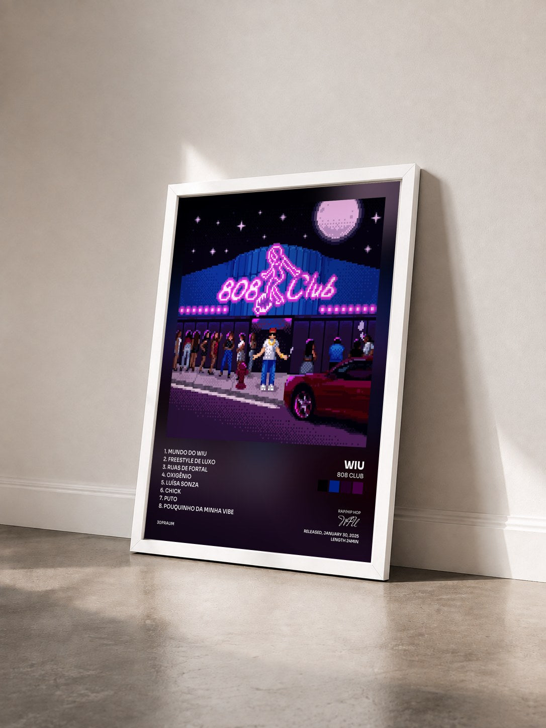#blanc Tableau de l'album 808 CLUB de WIU vu de trois quarts, cadre blanc