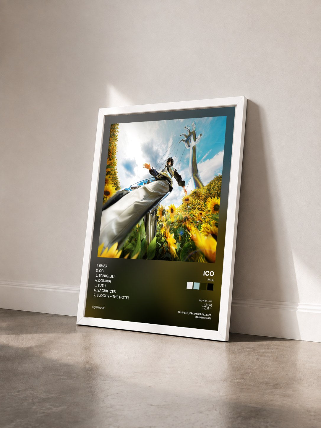 #blanc Tableau de l'album MIA de ICO vu de trois quarts, cadre blanc
