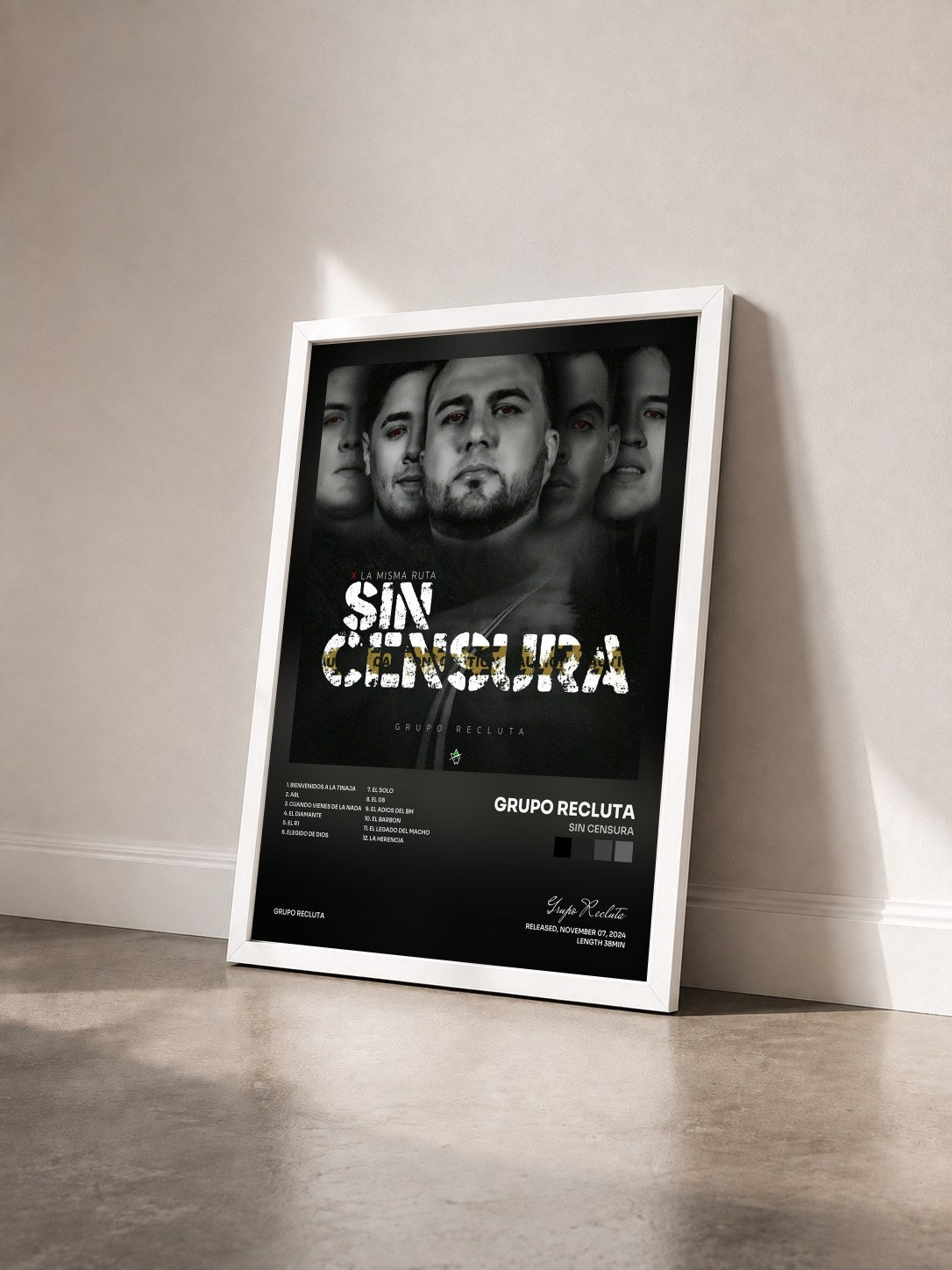 #blanc Tableau de l'album Sin Censura de Grupo Recluta vu de trois quarts, cadre blanc
