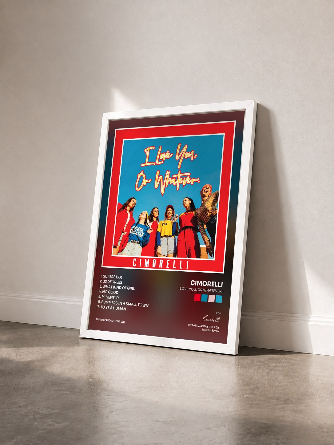 #blanc Tableau de l'album I Love You, or Whatever. de Cimorelli vu de trois quarts, cadre blanc