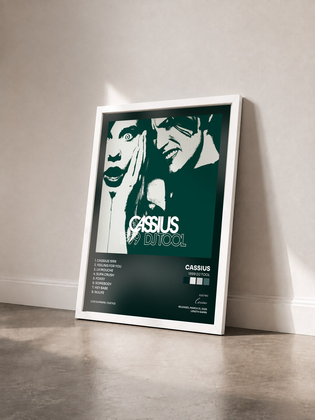 #blanc Tableau de l'album 1999 DJ Tool de Cassius vu de trois quarts, cadre blanc