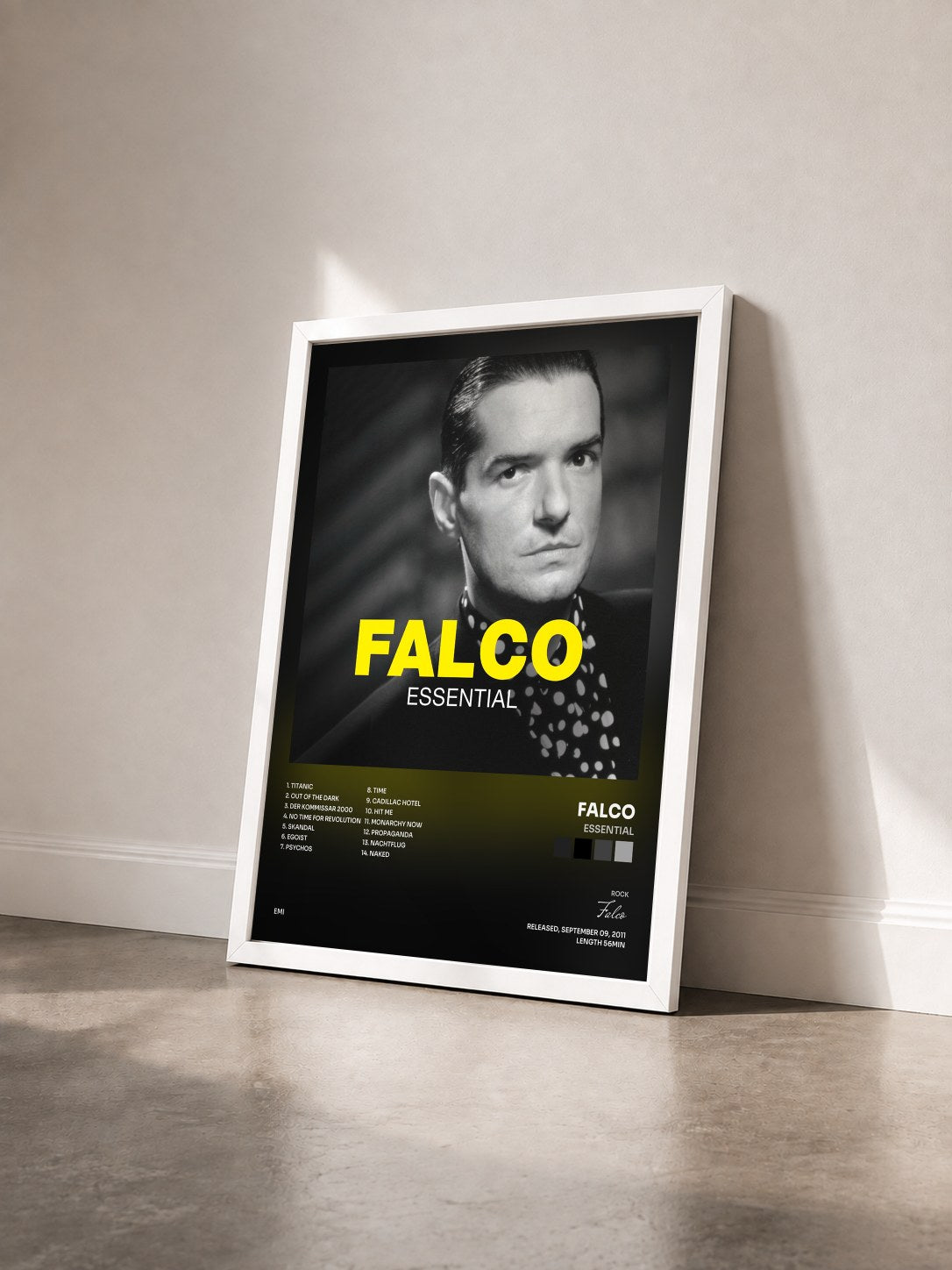 #blanc Tableau de l'album Essential de Falco vu de trois quarts, cadre blanc