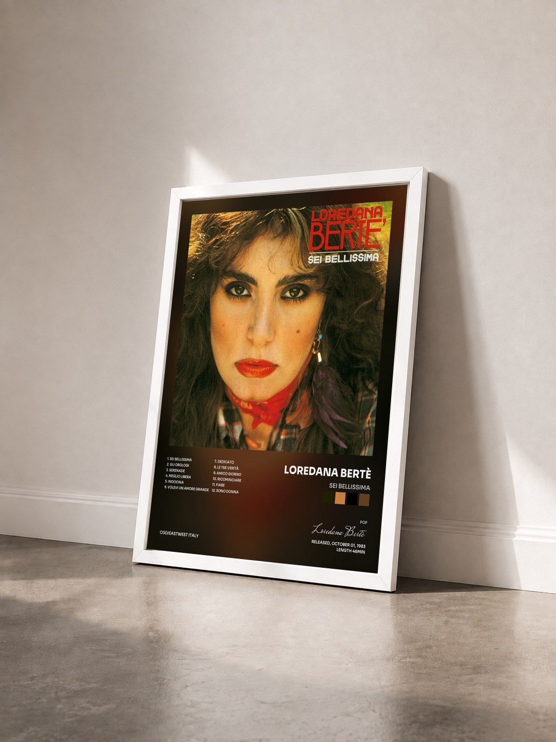 #blanc Tableau de l'album Sei bellissima de Loredana Bertè vu de trois quarts, cadre blanc