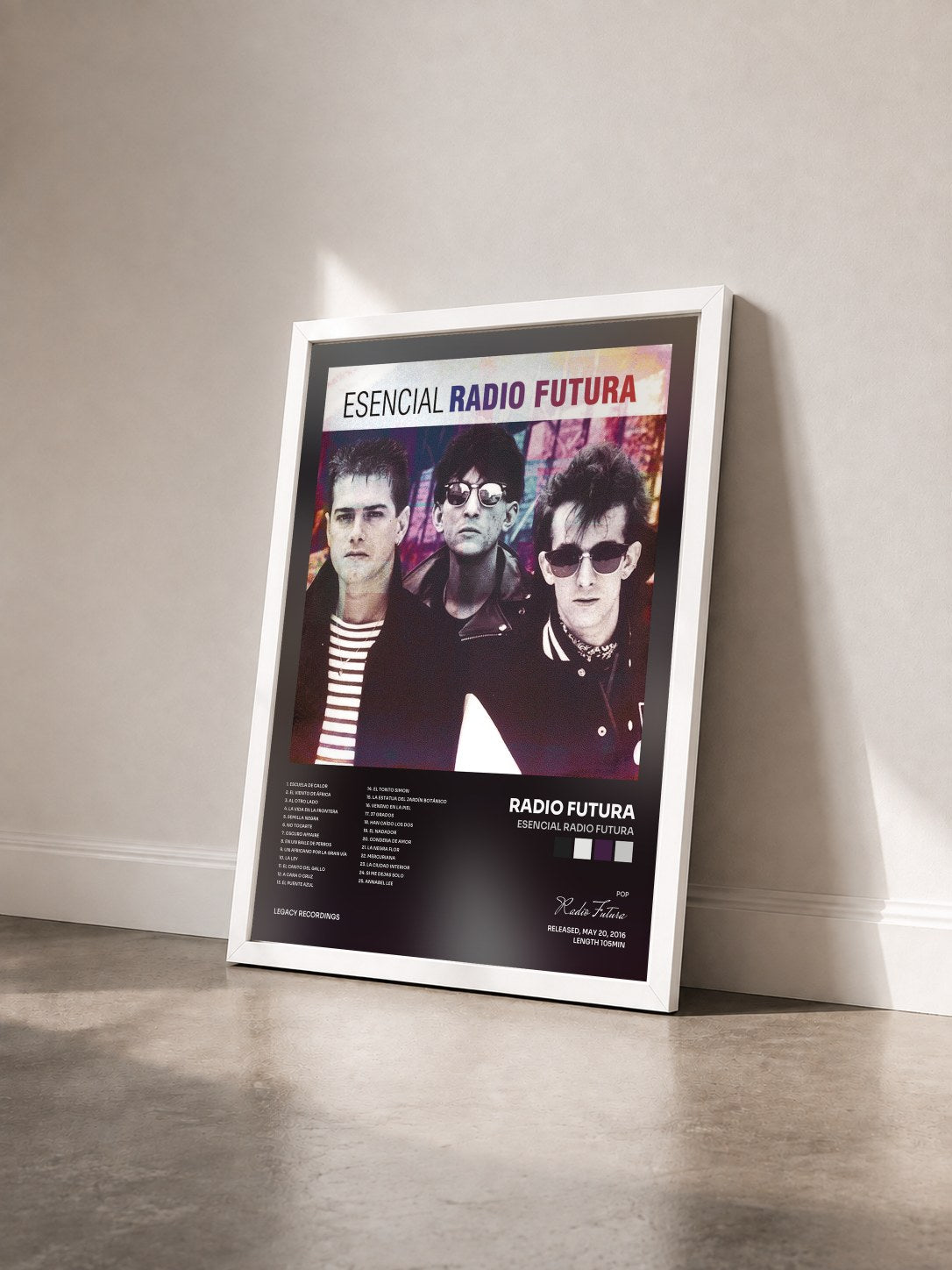 #blanc Tableau de l'album Esencial Radio Futura de Radio Futura vu de trois quarts, cadre blanc