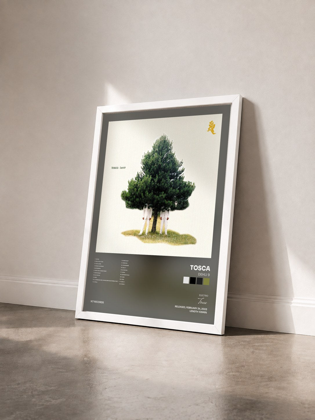 #blanc Tableau de l'album Dehli 9 de Tosca vu de trois quarts, cadre blanc